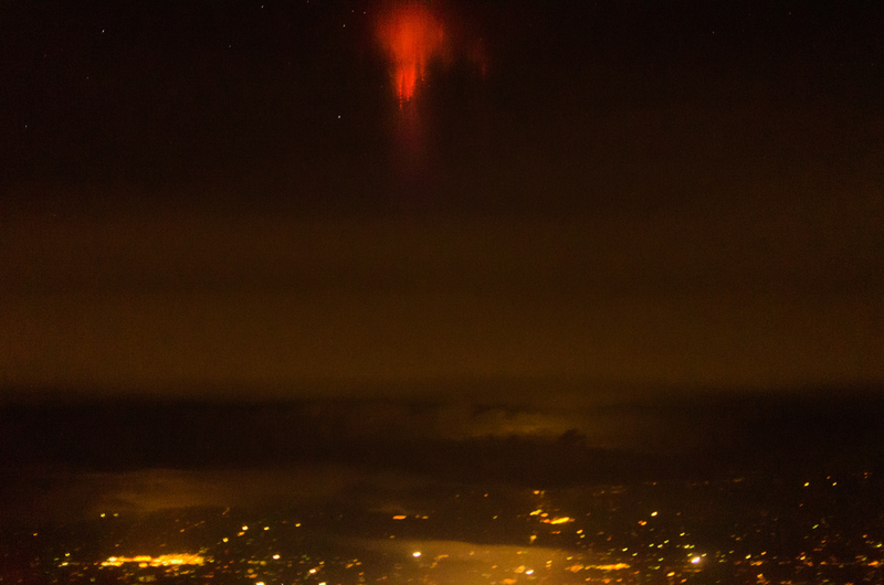 Illustration for article titled Watch sprite lightning flash at 10,000 frames per second